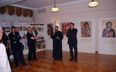 Изложба „Хиландар, наслеђе и обнова“ у Епархијском центру у Крагујевцу (видео)