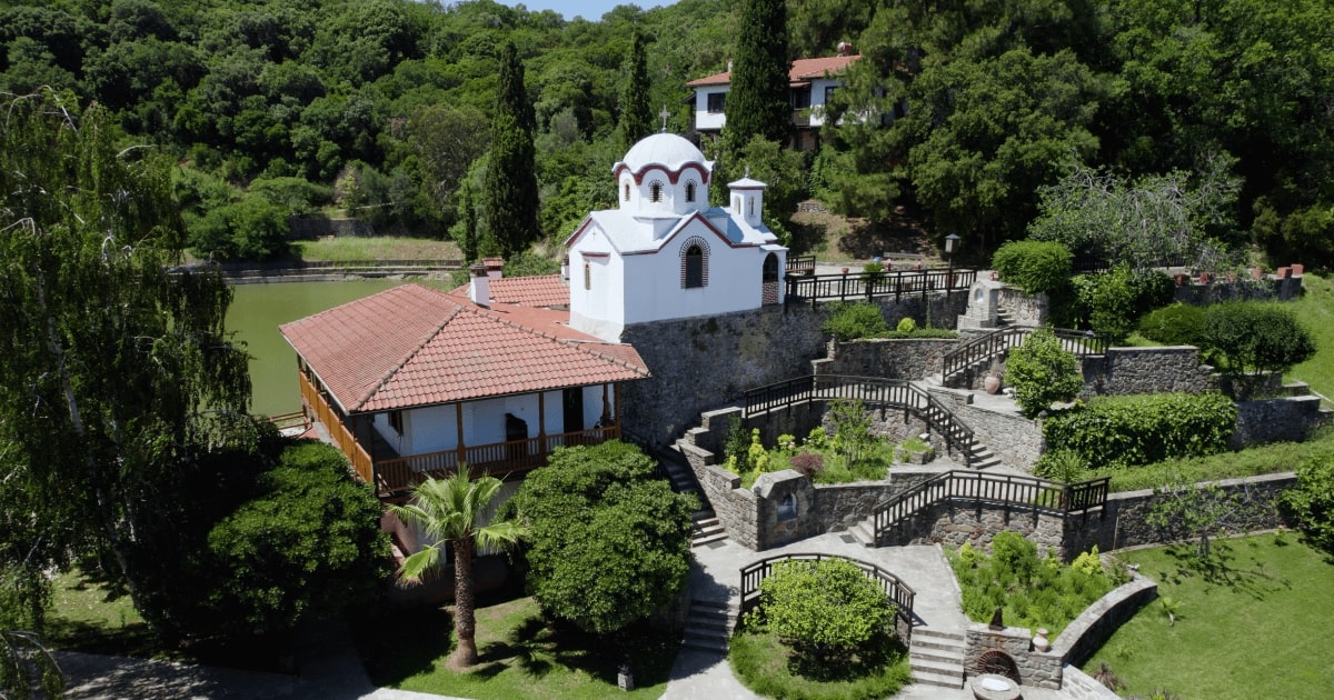 Manastir Kakovo: Svetište vere, nade i čuda – loza Svetog Simeona koja ispunjava želje Manastir Kakovo: Svetište vere, nade i čuda – loza Svetog Simeona koja ispunjava želje