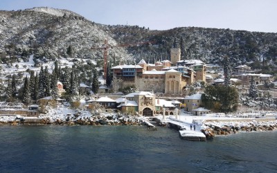 (Фото) Света Гора за Божић покривена снегом
