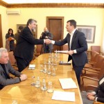 Председник Мировић уручио решење о помоћи манастиру Хиландар