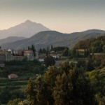 Поглед из келије Патерица. Десно хиландарска келија Св. Николаја звана Барбера, у средини Светоандрејевски скит.