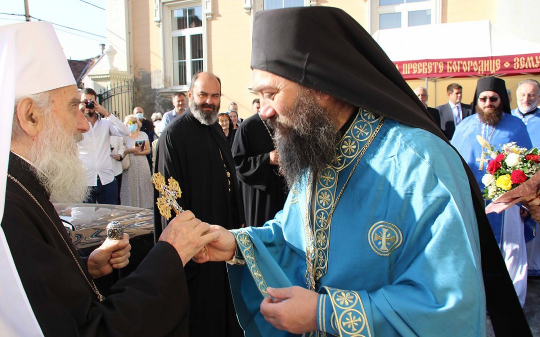 Патријарх Иринеј и хиландарски игуман Методије у Земуну