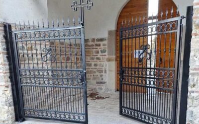 На улазу у манастир Бањска постављена нова капија