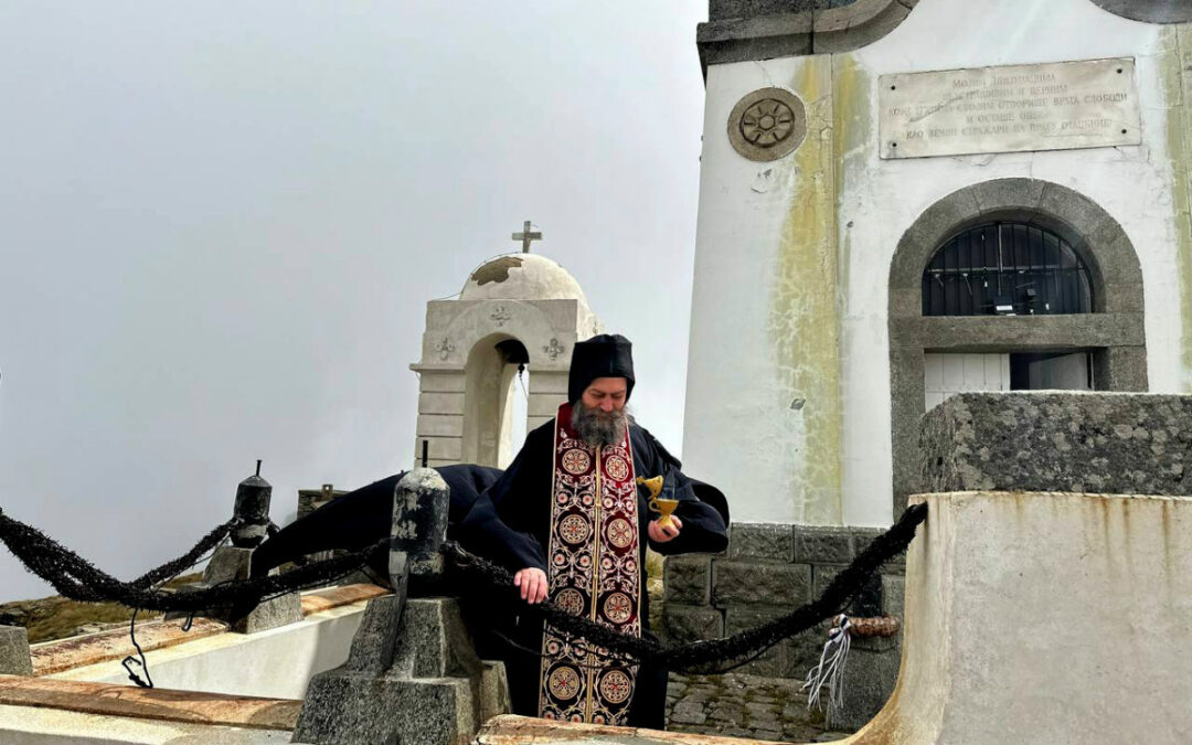 Игуман Методије служио помен на врху Кајмакчалана
