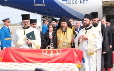 Свечани дочек светиња из Хиландара на аеродрому „Никола Тесла“